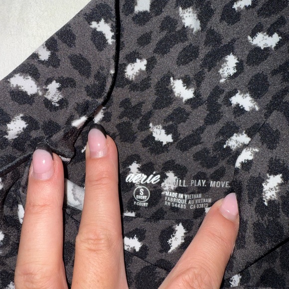 Aerie Charcoal and White Patterned Leggings - Picture 3 of 3